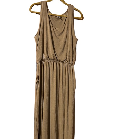 Zenana Outfitters Dresses & Skirts - Tan maxi dress size XL